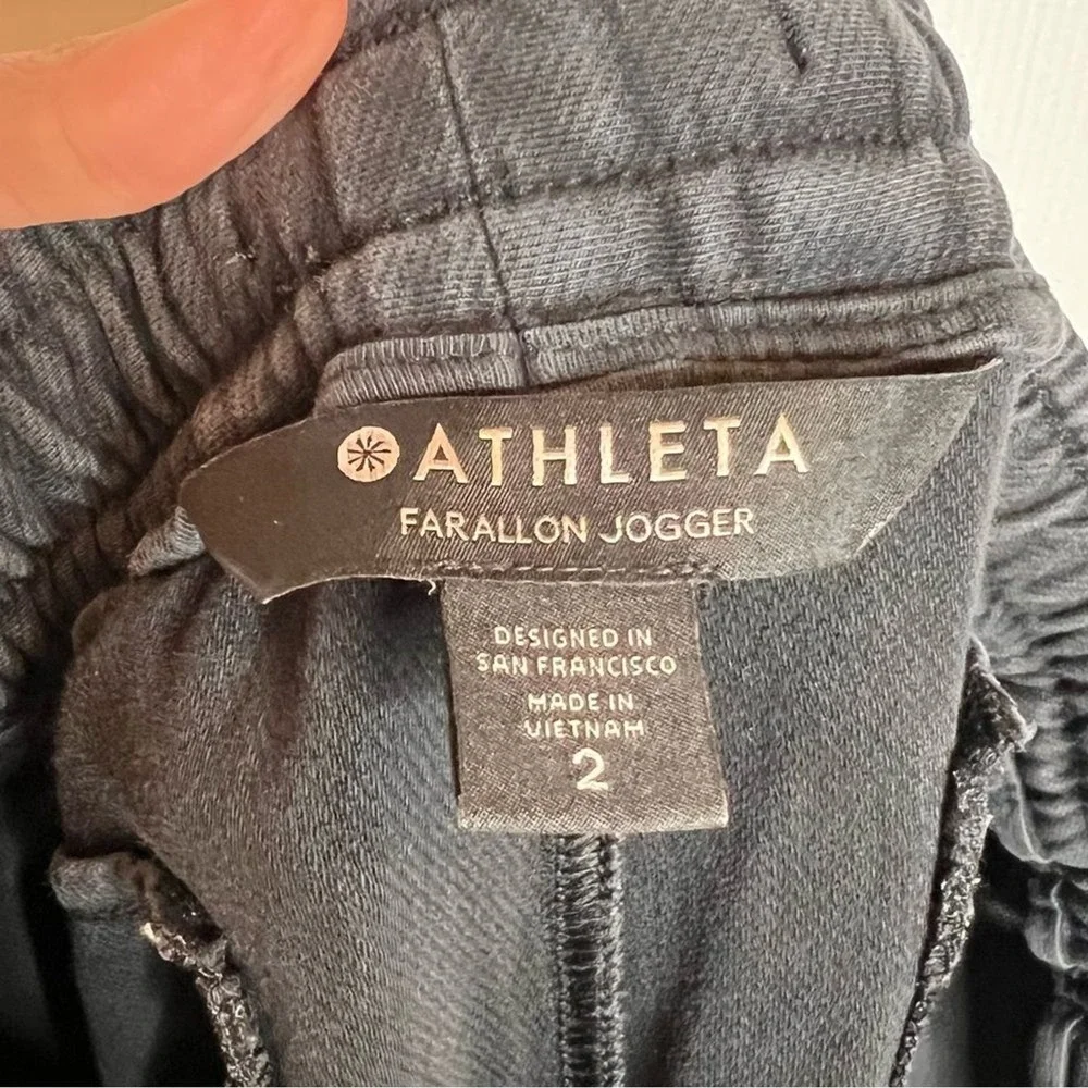 ATHLETA 'Farallon'‎ Jogger Pants in Black. Size 2 - Picture 11 of 11